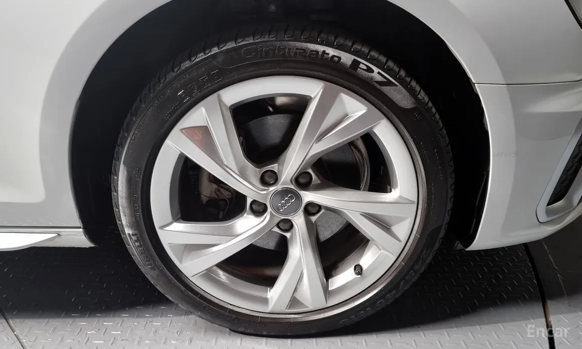 Фото 5 - Audi A4