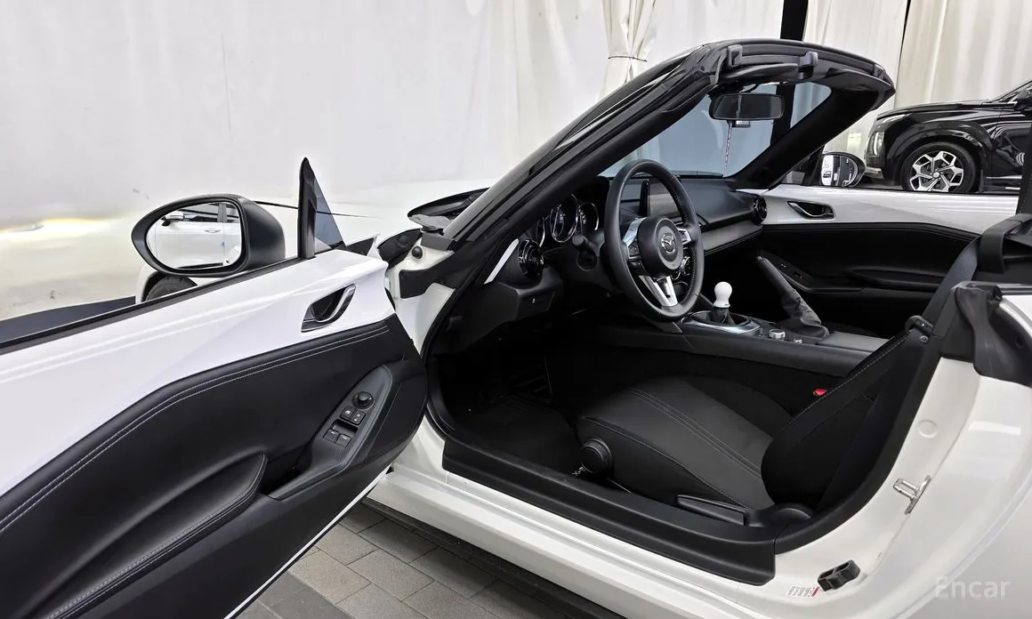 Фото 10 - Mazda MX-5 Miata