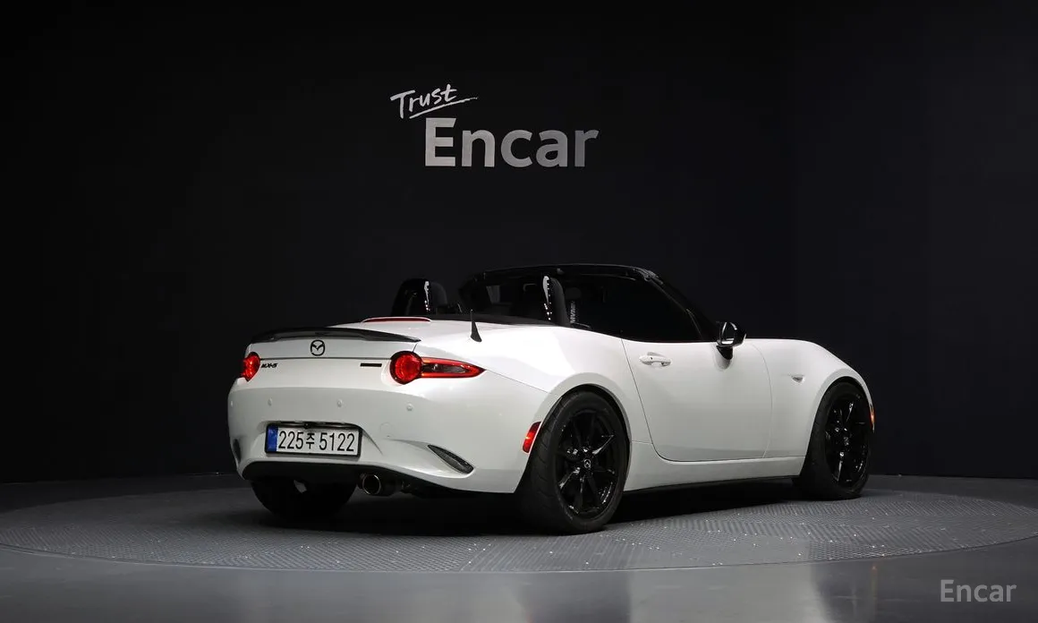 Фото 2 - Mazda MX-5 Miata