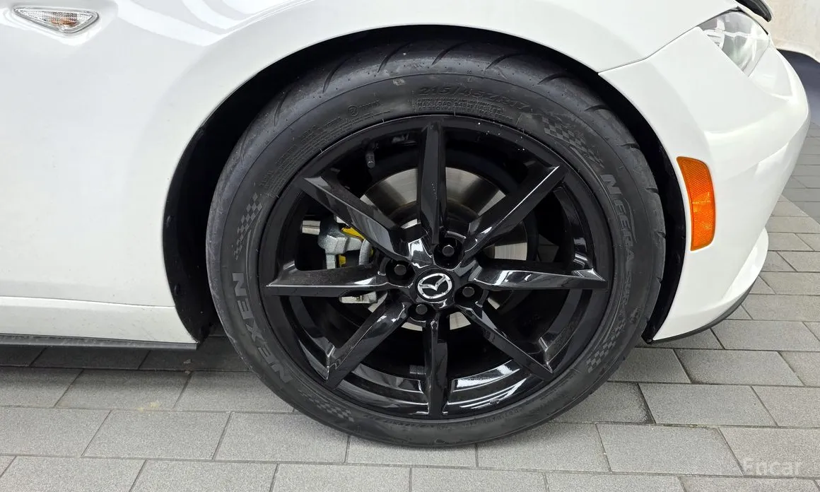 Фото 5 - Mazda MX-5 Miata