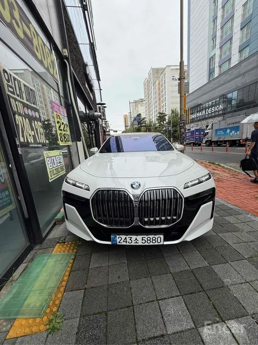 Фото 1 - BMW 7 Series