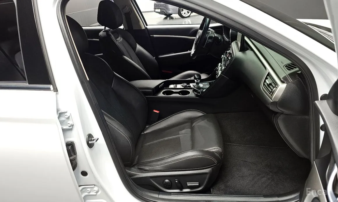 Фото 10 - Genesis G70