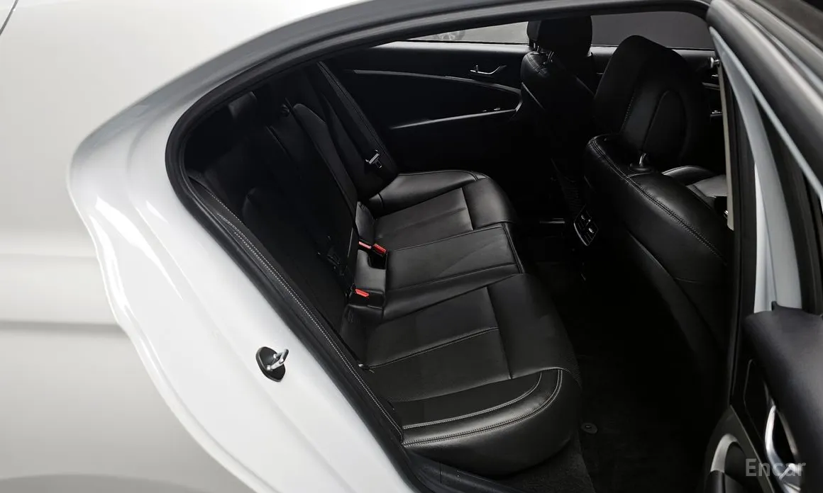 Фото 11 - Genesis G70