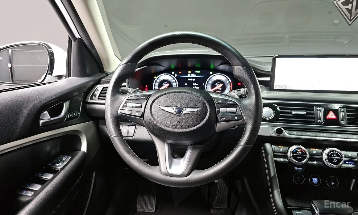 Фото 13 - Genesis G70