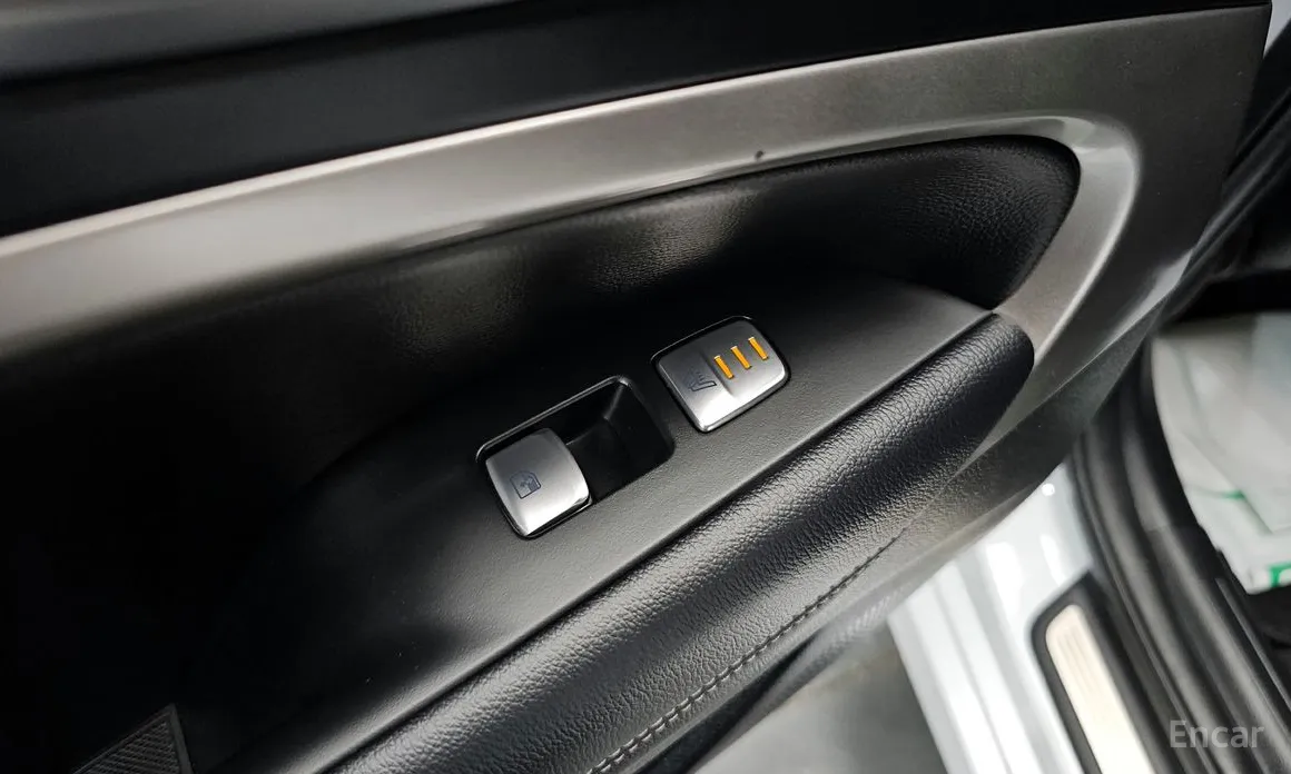 Фото 19 - Genesis G70