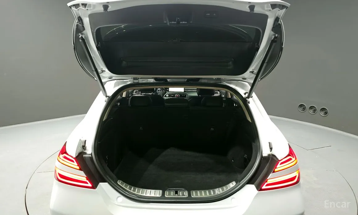 Фото 20 - Genesis G70