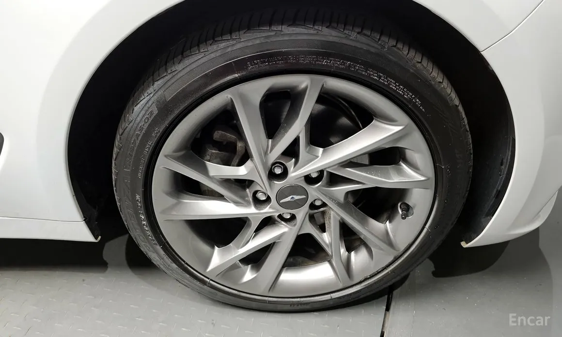 Фото 5 - Genesis G70