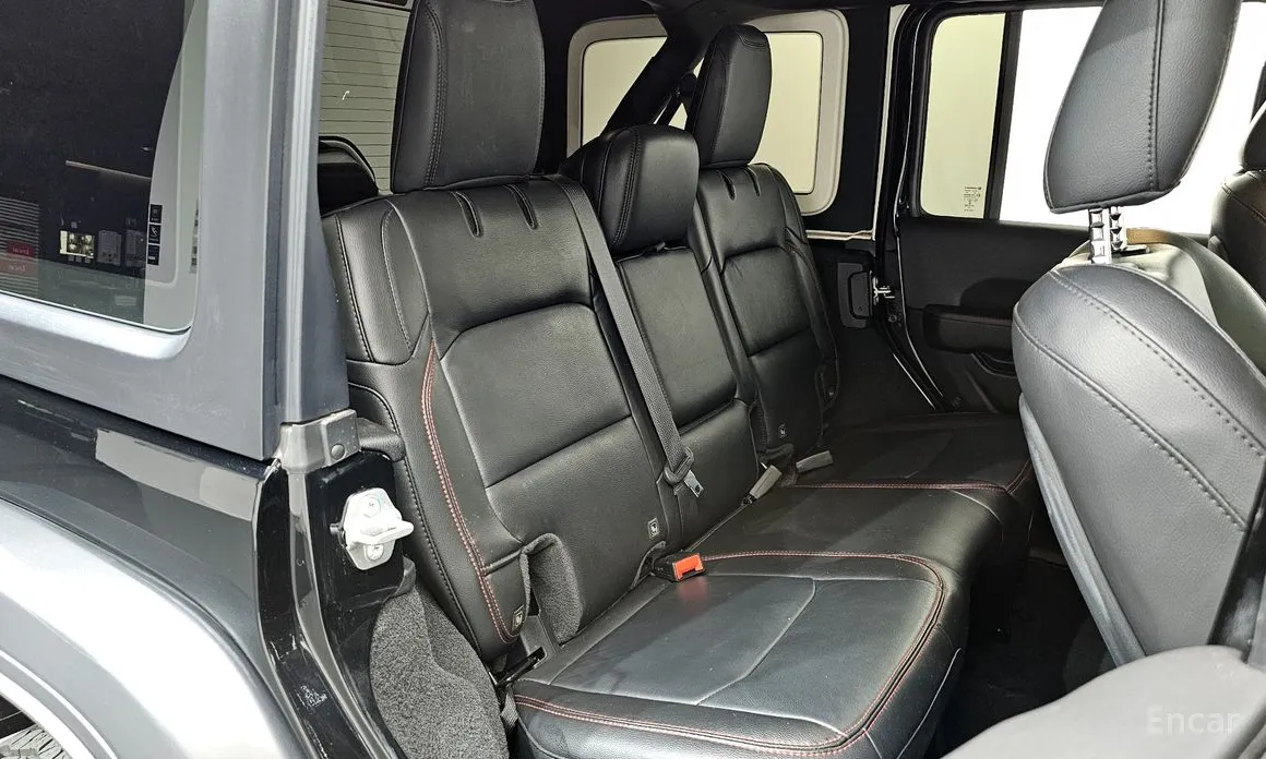 Фото 12 - Jeep Wrangler