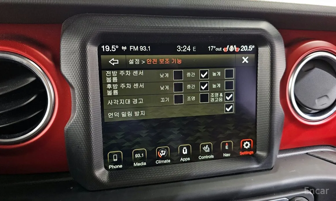 Фото 18 - Jeep Wrangler