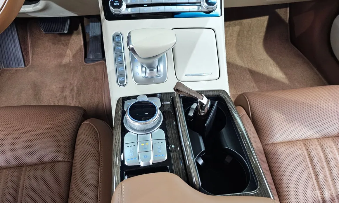 Фото 9 - Genesis G90