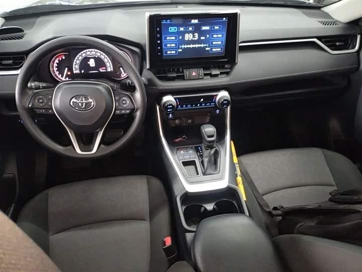 Фото 10 - Toyota RAV4