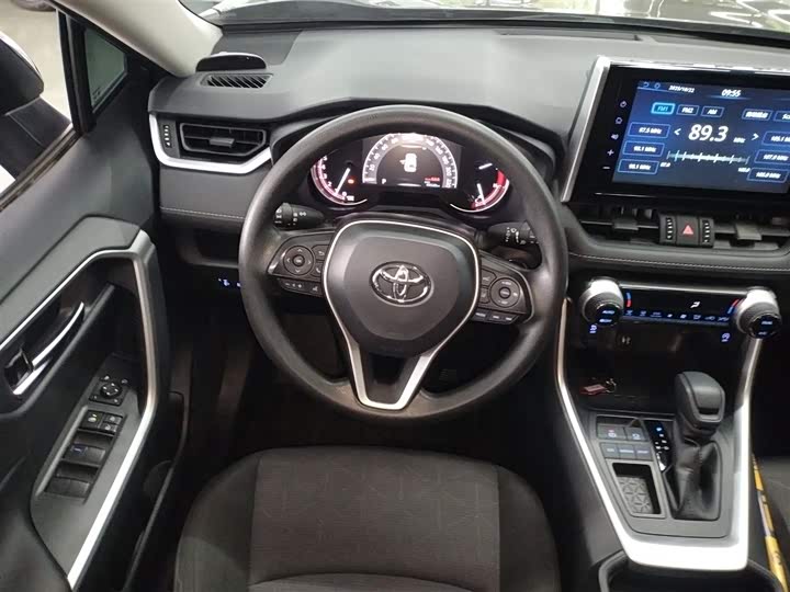 Фото 11 - Toyota RAV4