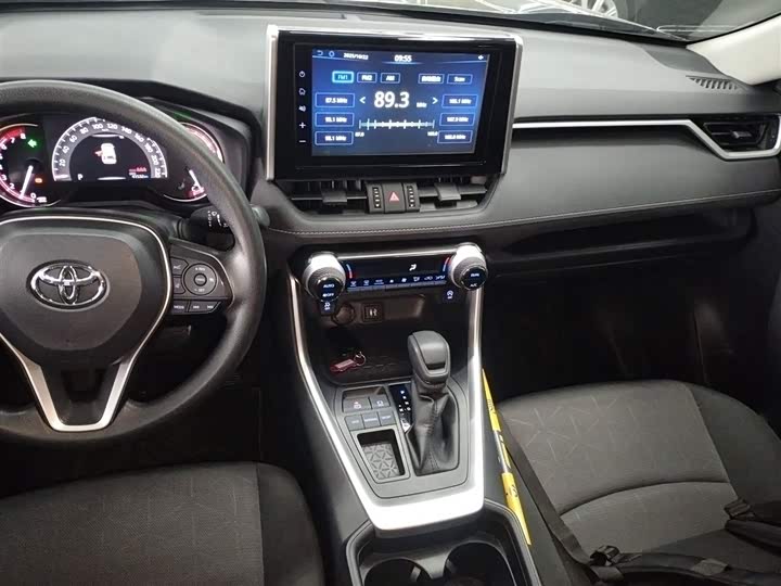 Фото 13 - Toyota RAV4