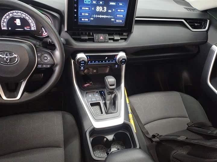 Фото 14 - Toyota RAV4