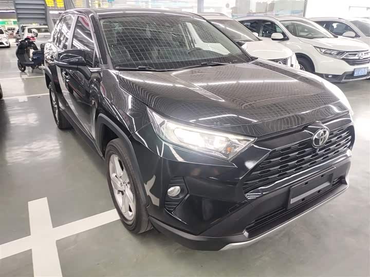 Фото 4 - Toyota RAV4