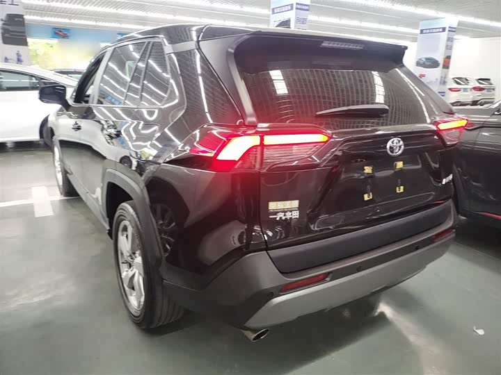 Фото 5 - Toyota RAV4