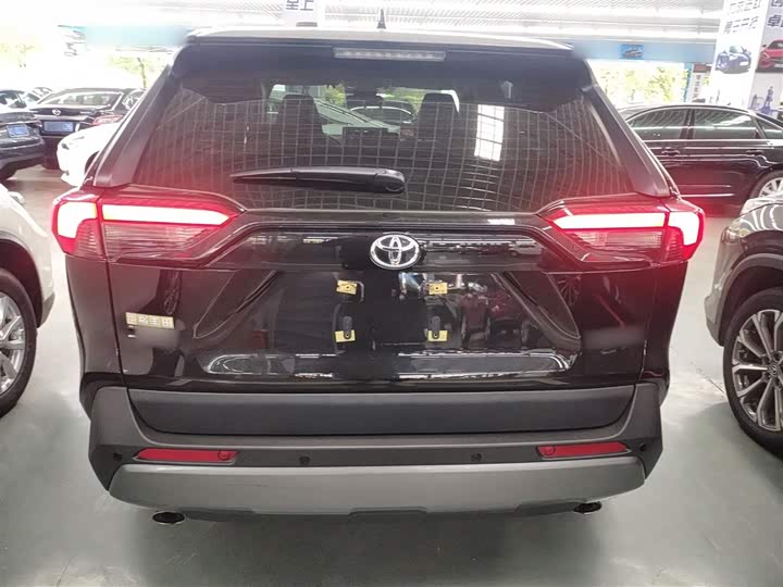 Фото 6 - Toyota RAV4