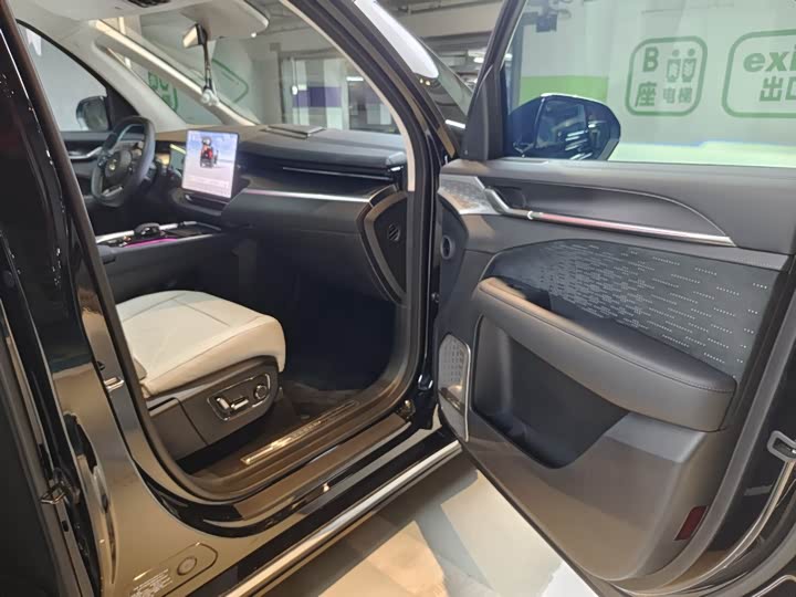 Фото 10 - Zeekr 009