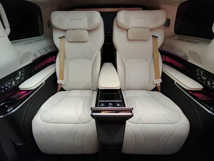 Фото 13 - Zeekr 009