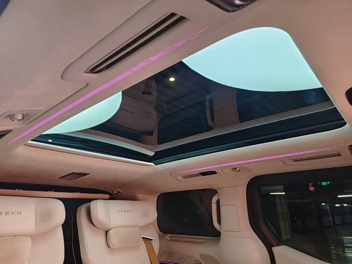 Фото 16 - Zeekr 009