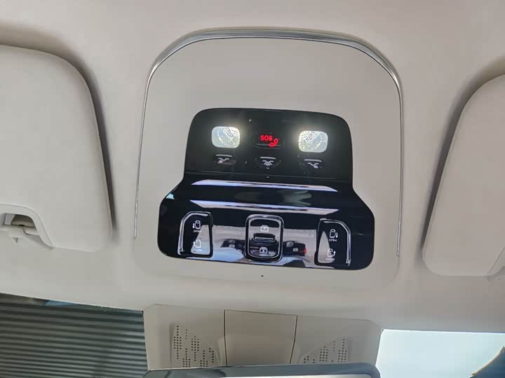 Фото 22 - Zeekr 009