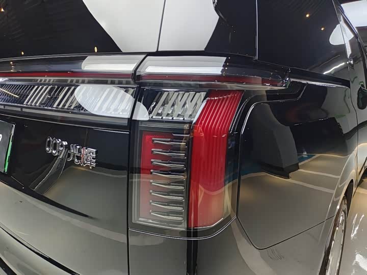 Фото 6 - Zeekr 009