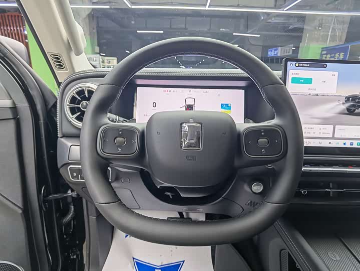 Фото 10 - Tank 300 Hybrid