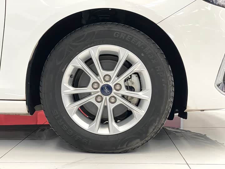 Фото 14 - Ford Escort