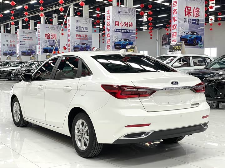 Фото 4 - Ford Escort