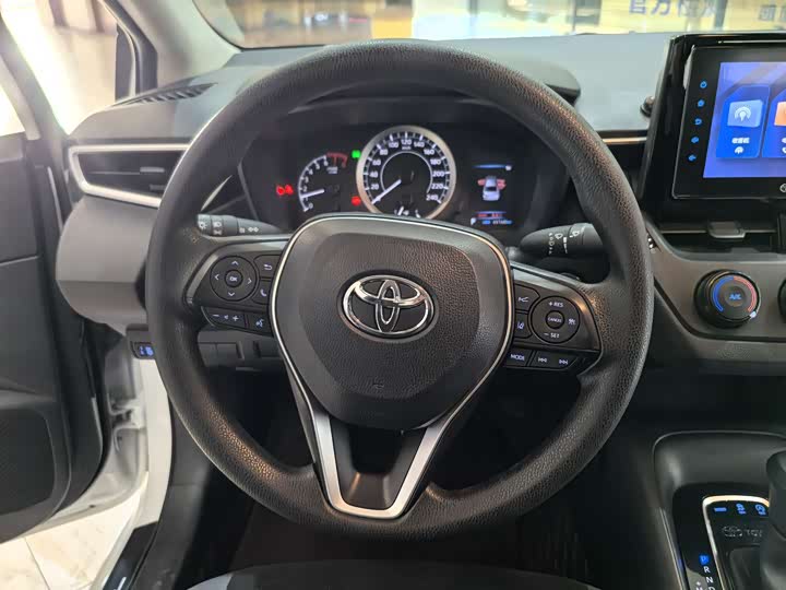 Фото 12 - Toyota Corolla