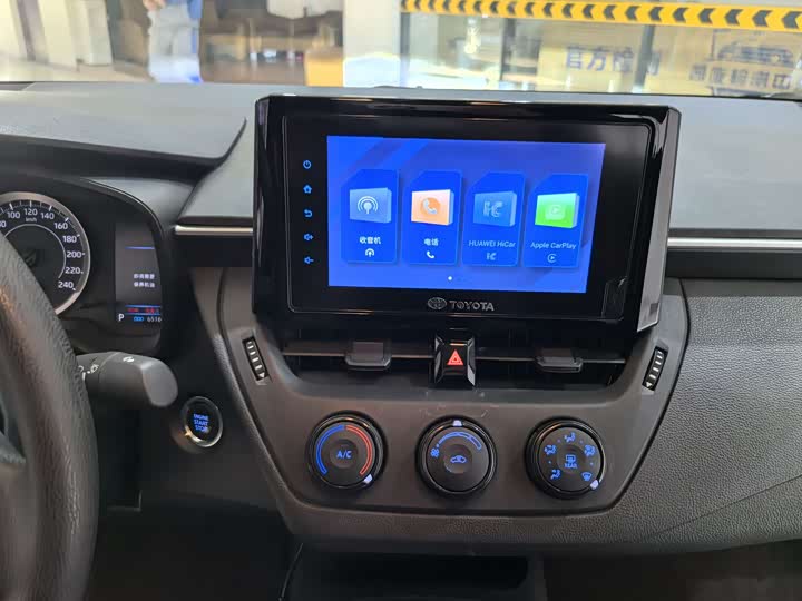 Фото 13 - Toyota Corolla