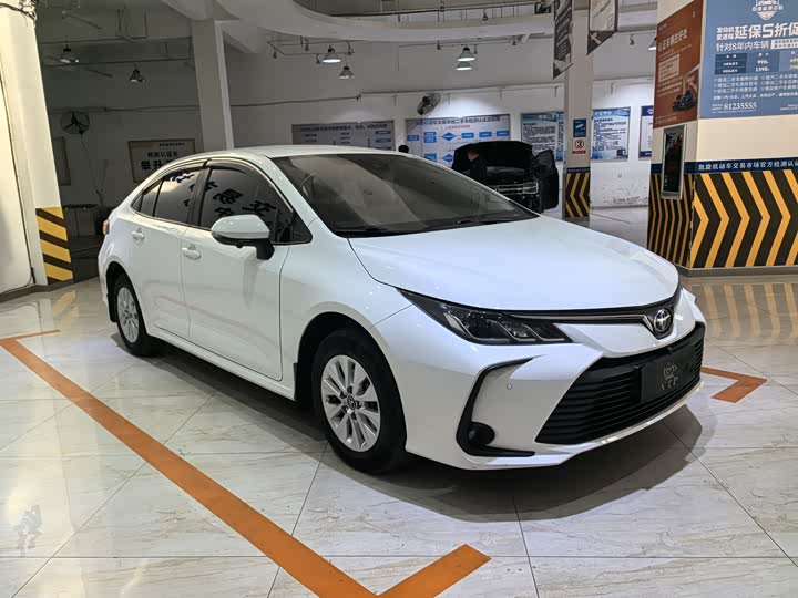 Фото 3 - Toyota Corolla