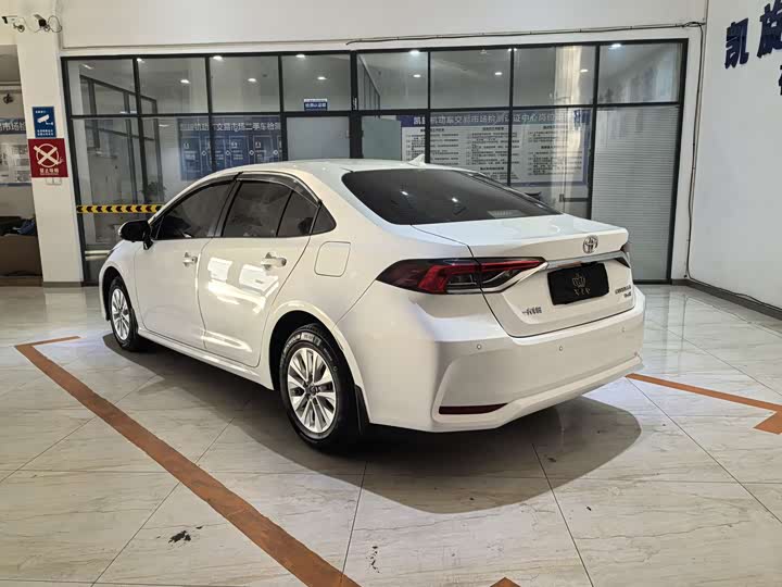 Фото 6 - Toyota Corolla