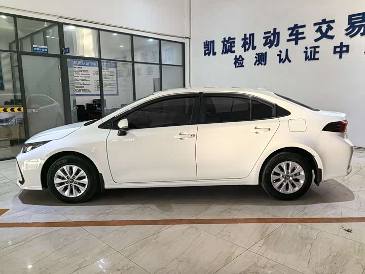 Фото 7 - Toyota Corolla