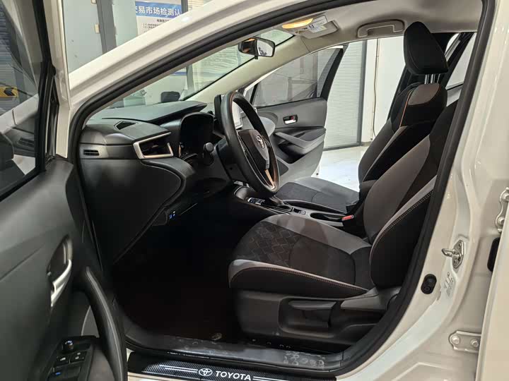 Фото 8 - Toyota Corolla