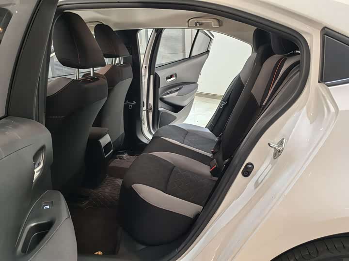 Фото 9 - Toyota Corolla