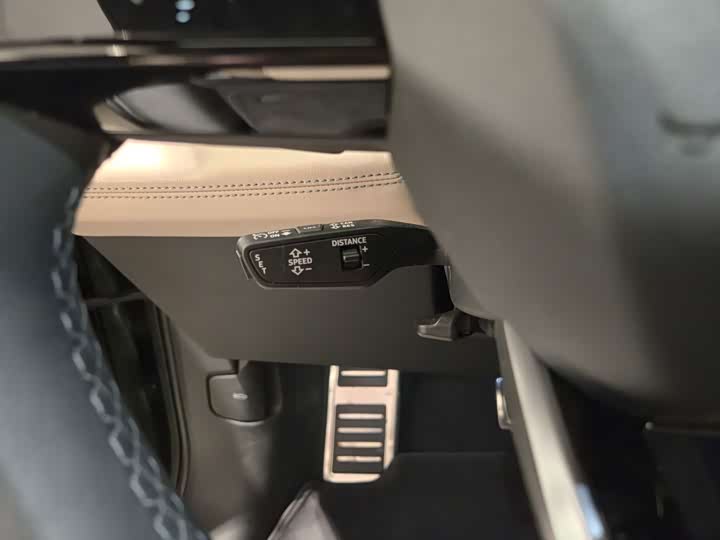 Фото 10 - Audi Q6L e-tron