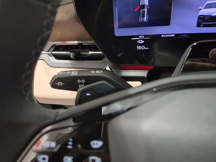 Фото 12 - Audi Q6L e-tron