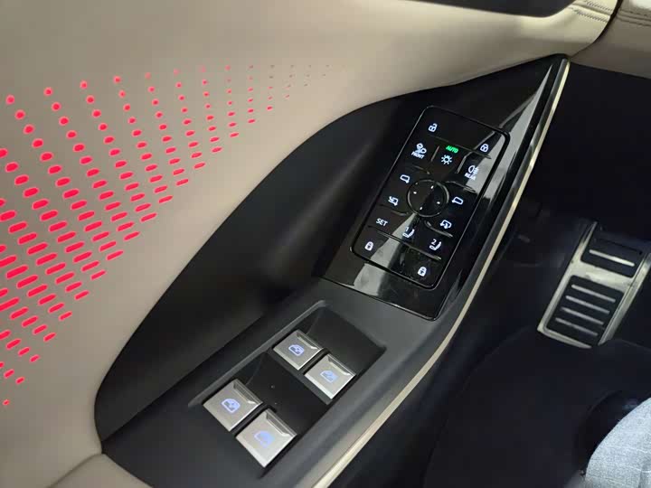 Фото 14 - Audi Q6L e-tron