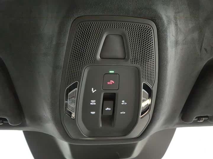 Фото 16 - Audi Q6L e-tron