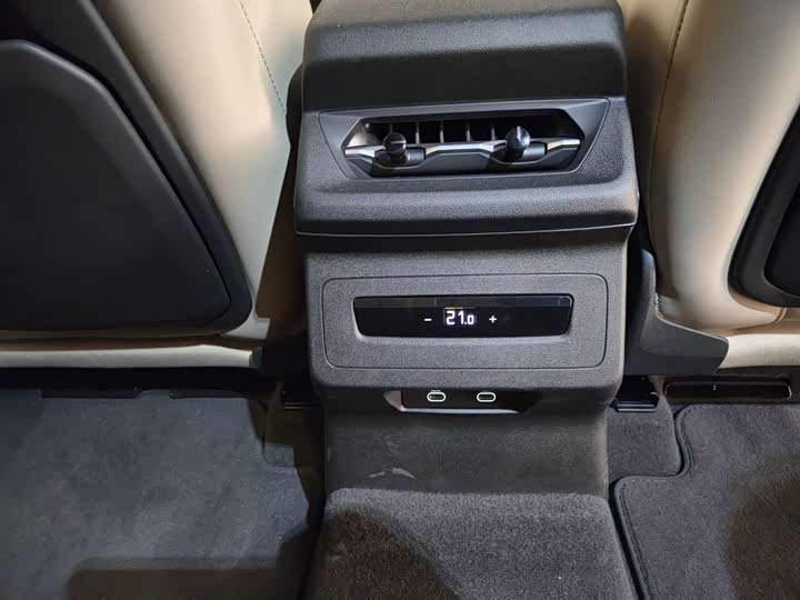 Фото 19 - Audi Q6L e-tron