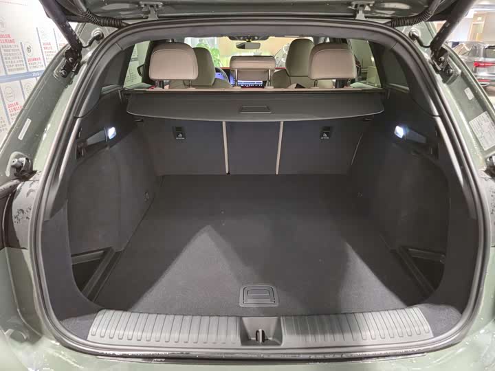 Фото 21 - Audi Q6L e-tron