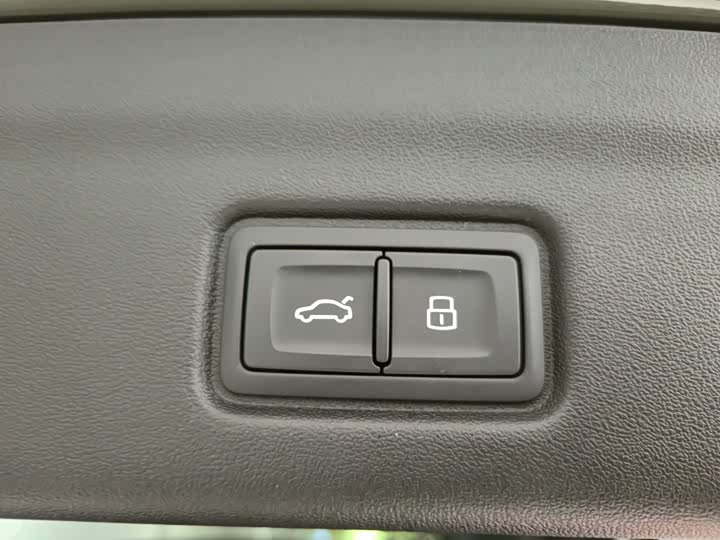 Фото 22 - Audi Q6L e-tron