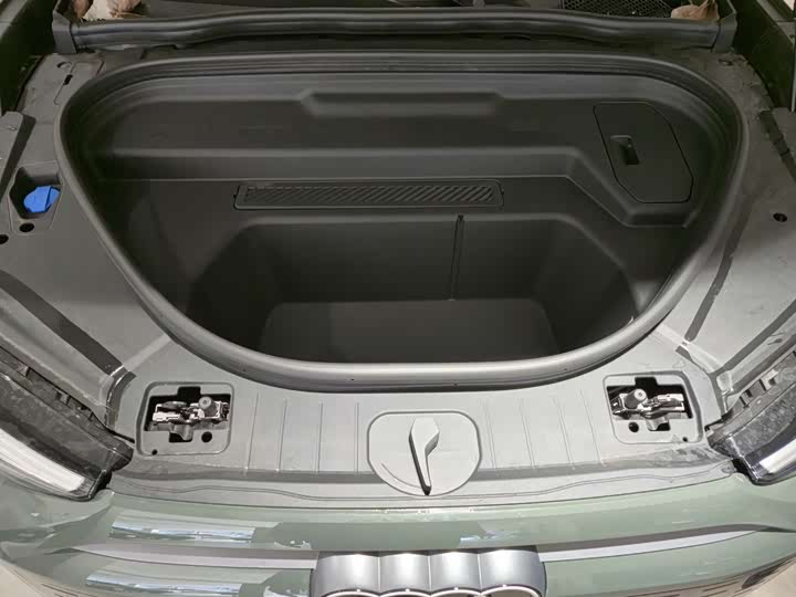 Фото 23 - Audi Q6L e-tron