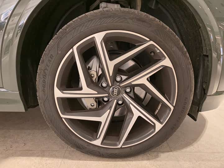 Фото 24 - Audi Q6L e-tron