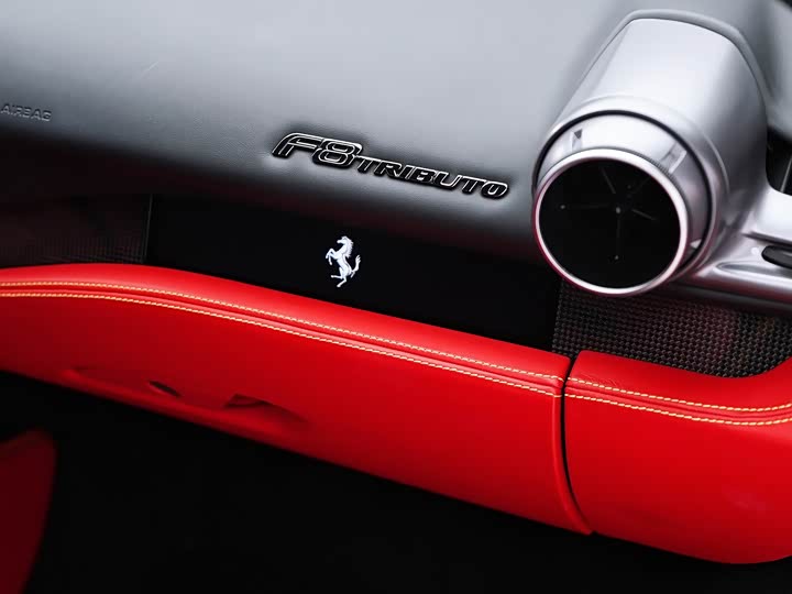 Фото 11 - Ferrari F8