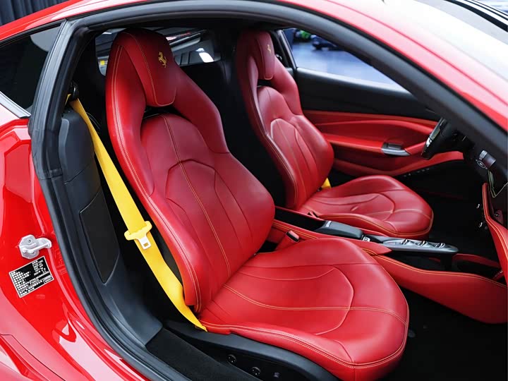 Фото 13 - Ferrari F8