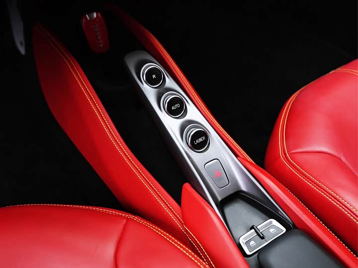 Фото 15 - Ferrari F8