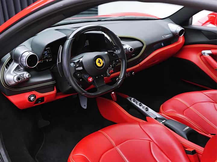 Фото 17 - Ferrari F8