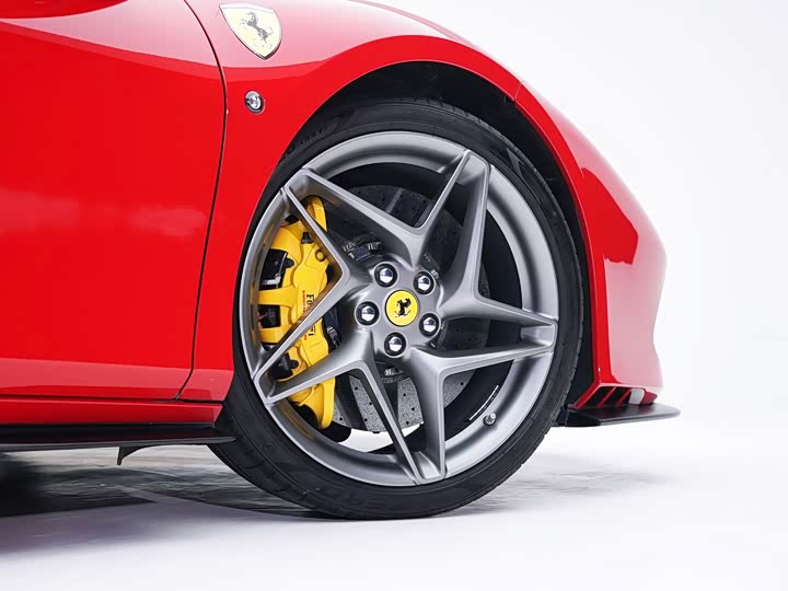 Фото 19 - Ferrari F8